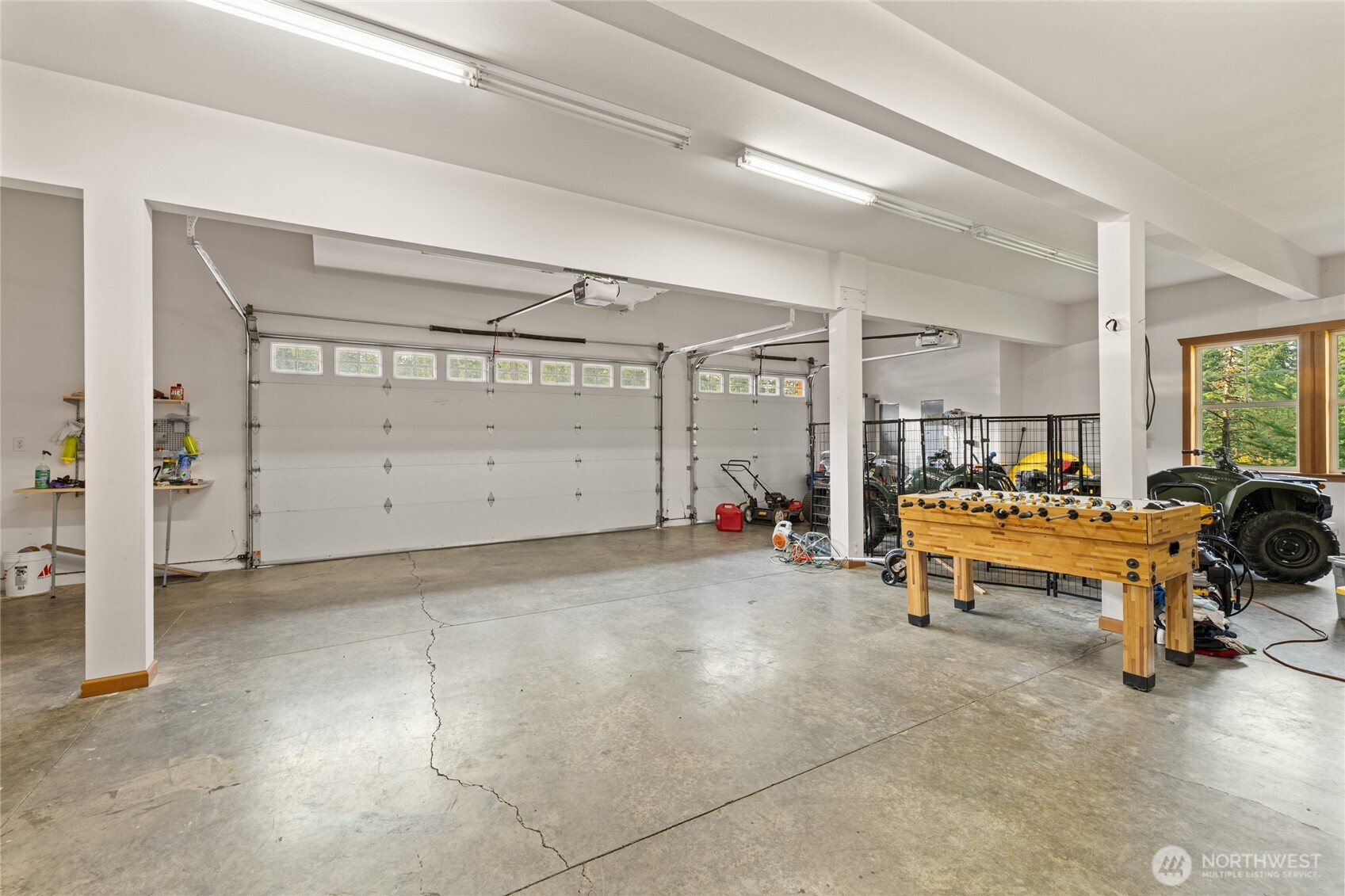 190 Revelstoke Road Cle Elum, WA 98922 - Photo 23 of 39 a view of a livingroom with furniture and a window