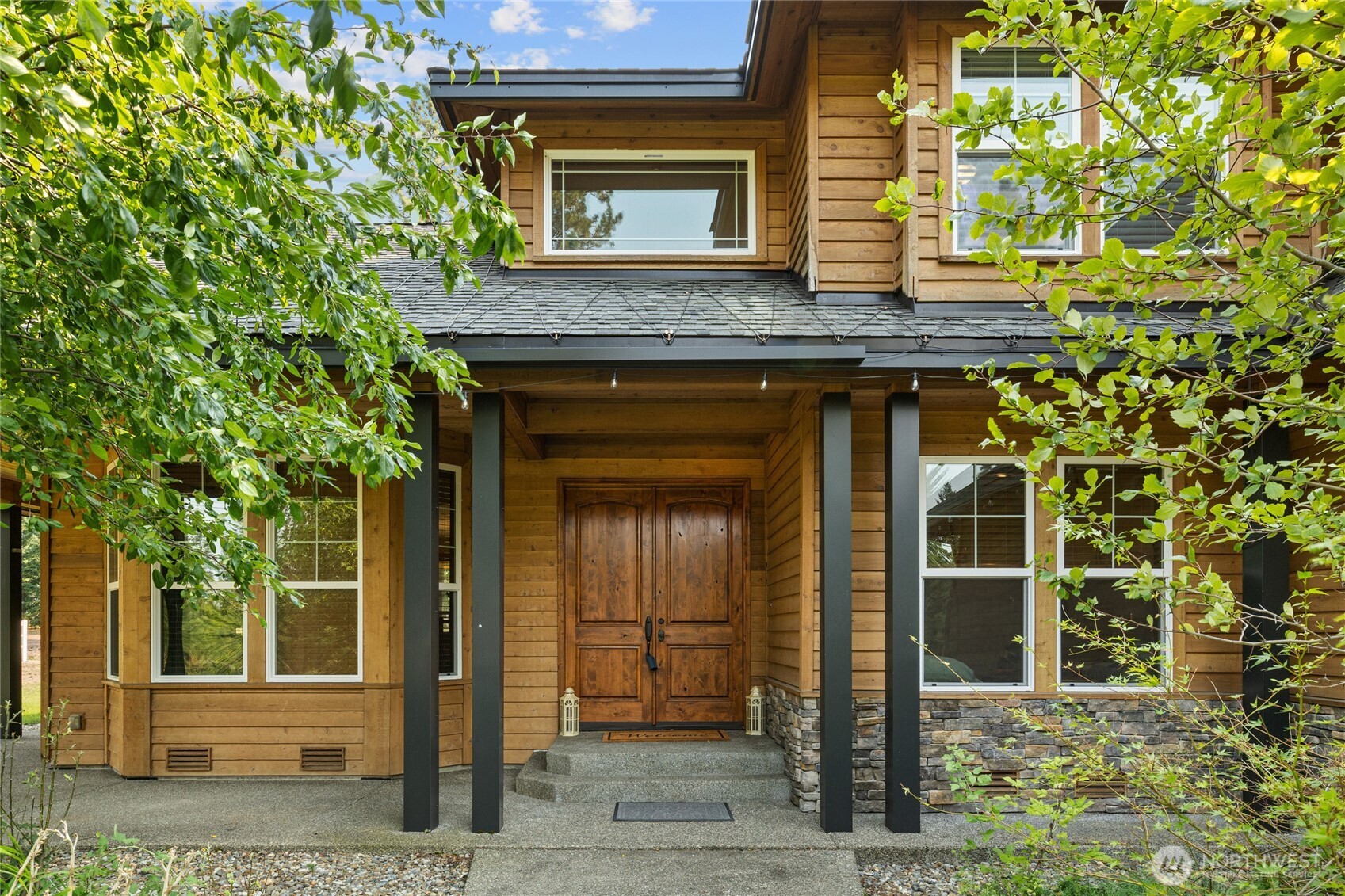 190 Revelstoke Road Cle Elum, WA 98922 - Photo 6 of 39 a front view of a house with a tree