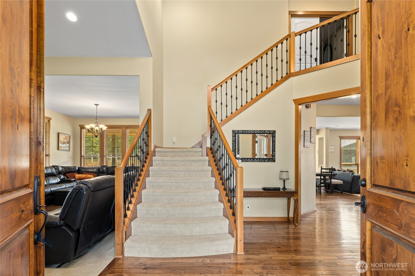 190 Revelstoke Road Cle Elum, WA 98922 - Photo 7 of 39 a view of entryway and hall with wooden floor