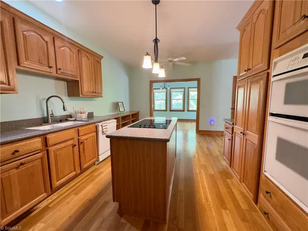 $799,900 | 906 Rocky Cove Lane, Denton, NC 27239