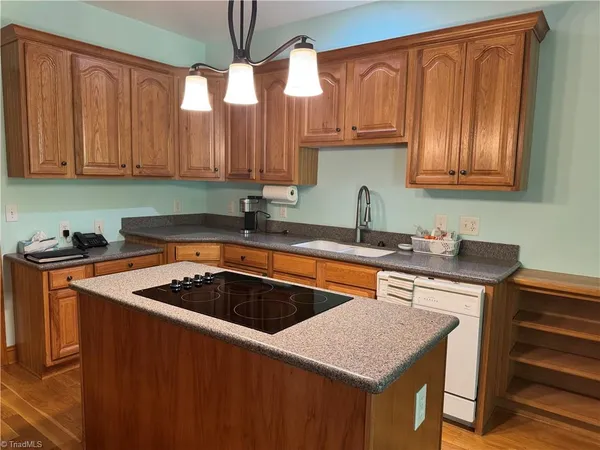 $799,900 | 906 Rocky Cove Lane, Denton, NC 27239