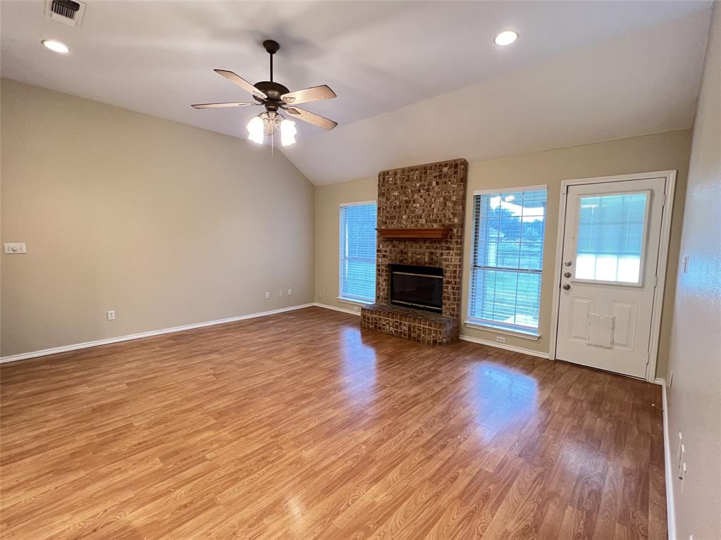788 Robin Court Springtown, TX 76082 - Photo 4 of 19