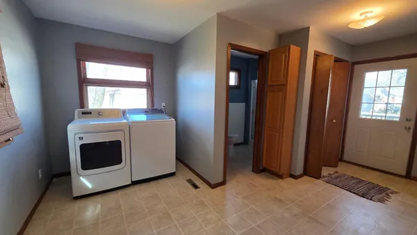 $135,000 | 511 1st Street West, Lakefield, MN 56150