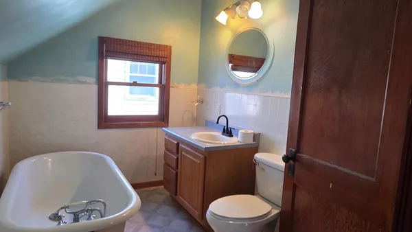 $135,000 | 511 1st Street West, Lakefield, MN 56150