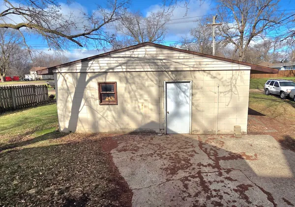 $135,000 | 511 1st Street West, Lakefield, MN 56150