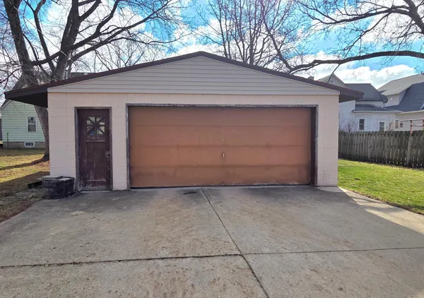 $135,000 | 511 1st Street West, Lakefield, MN 56150