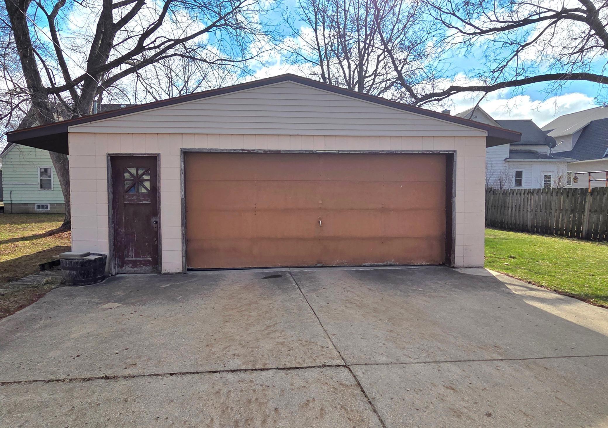 511 1st Street West Lakefield, MN 56150 - Photo 27 of 31