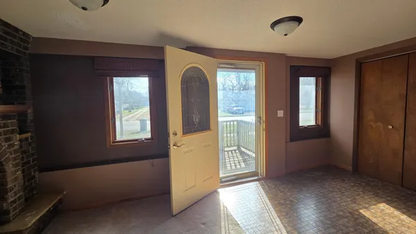$135,000 | 511 1st Street West, Lakefield, MN 56150