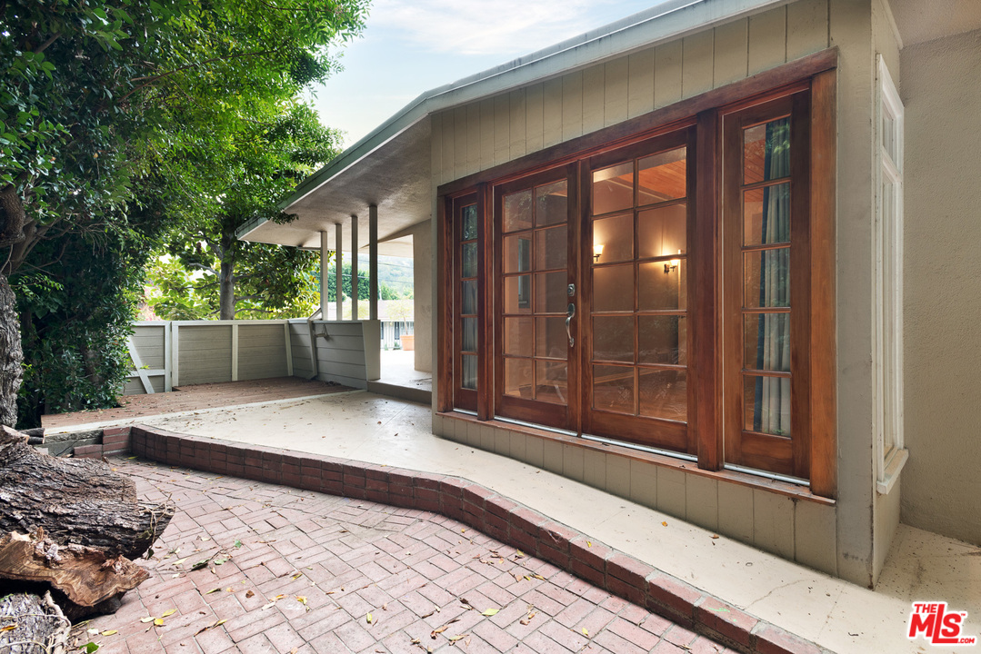 9614 Heather Road Beverly Hills, CA 90210 - Photo 24 of 26 a view of front door and yard