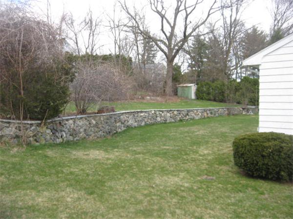 31 Lockeland Road Winchester, MA 01890 - Photo 9 of 29 Gallery Image 9