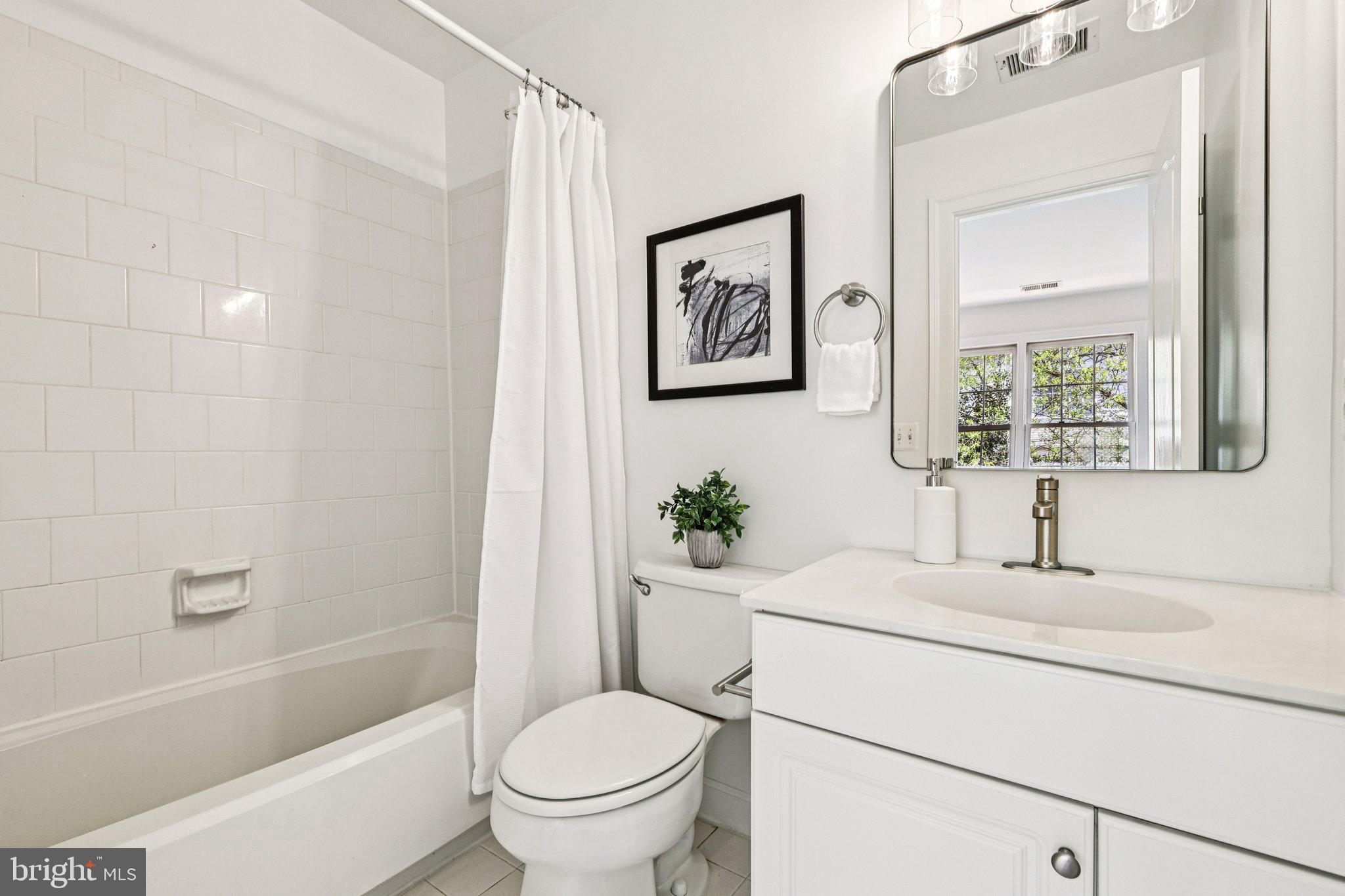 2746 Pembsly Drive Vienna, VA 22181 - Photo 26 of 46 a bathroom with a sink toilet and a bathtub
