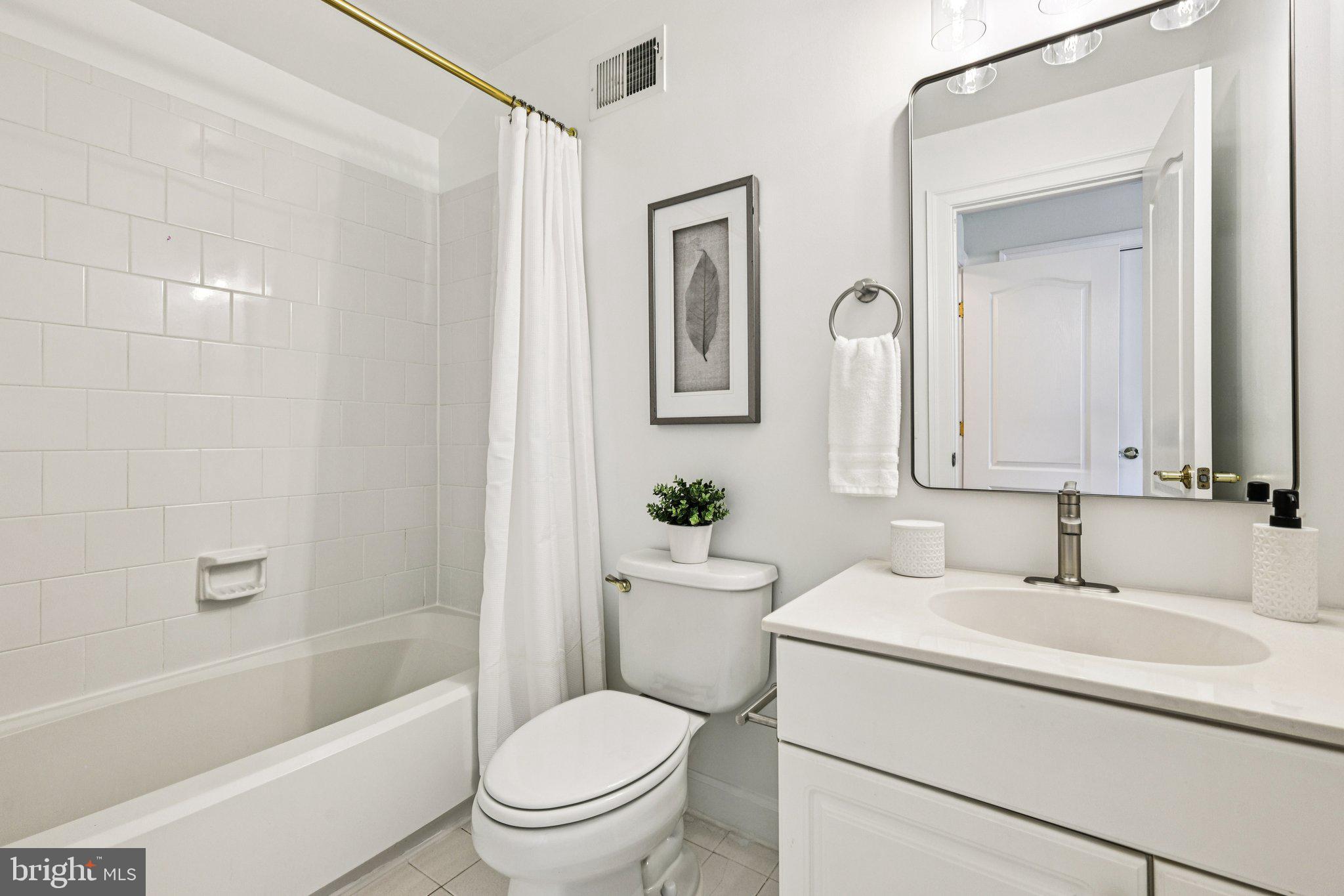 2746 Pembsly Drive Vienna, VA 22181 - Photo 30 of 46 a bathroom with a toilet sink and a bathtub