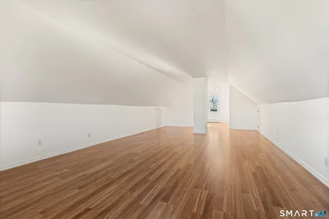 $3,300 | 275 Jennings Road, Unit 2, Fairfield, CT 06825