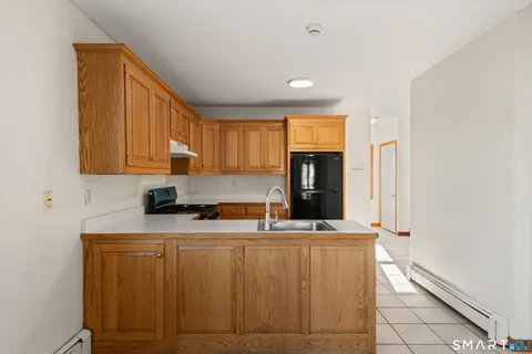 $3,300 | 275 Jennings Road, Unit 2, Fairfield, CT 06825