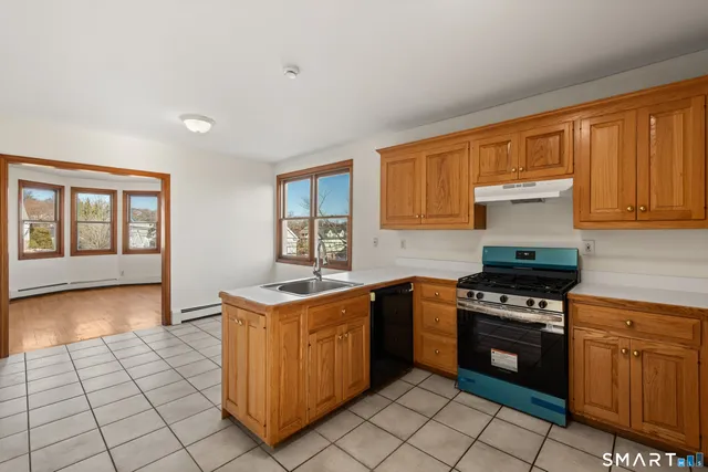 $3,300 | 275 Jennings Road, Unit 2, Fairfield, CT 06825