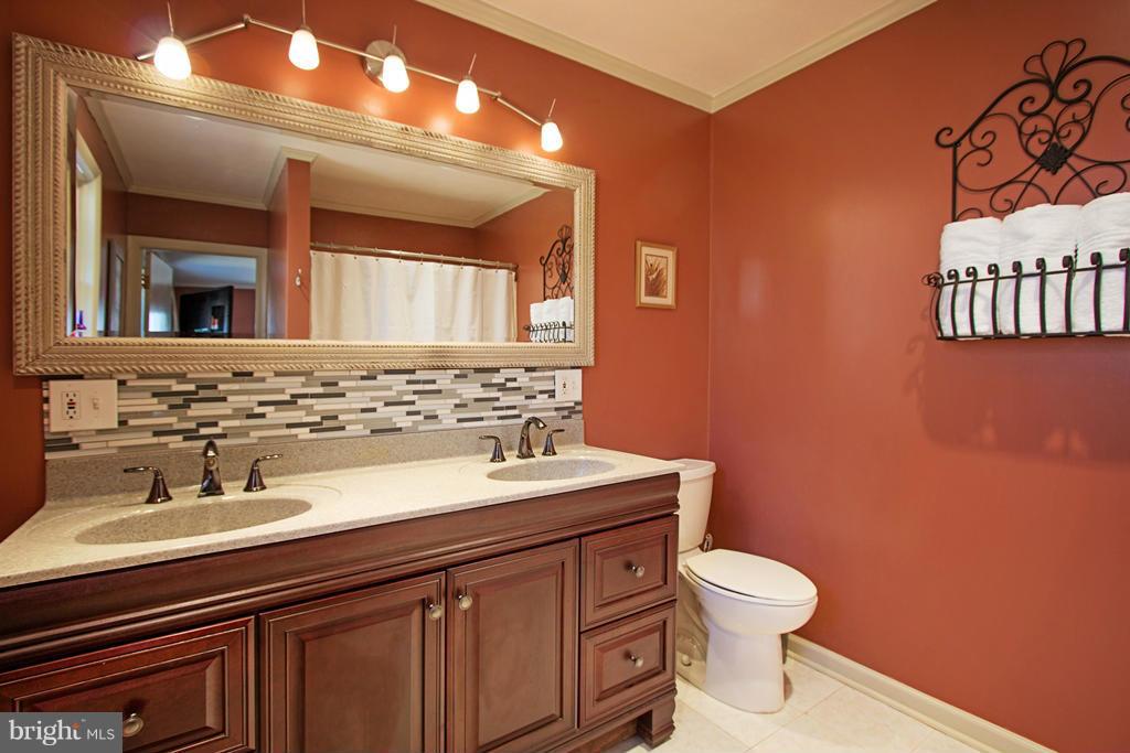 32551 Indiantown Road Locust Grove, VA 22508 - Photo 13 of 30 Al new master bath