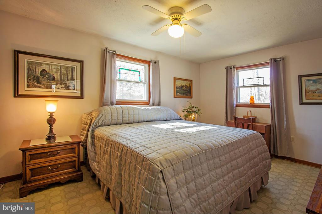 32551 Indiantown Road Locust Grove, VA 22508 - Photo 15 of 30 Lovely guest bedroom