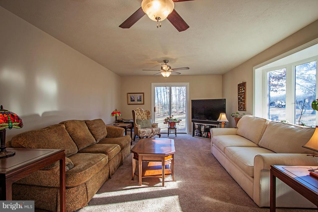 32551 Indiantown Road Locust Grove, VA 22508 - Photo 5 of 30 Living Room