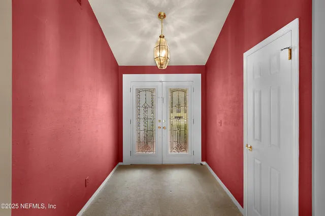 a view of entryway with window