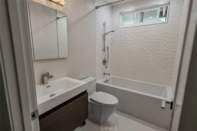 $825,000 | 10831 Roycroft Street, Unit 18, Sun Valley, CA 91352