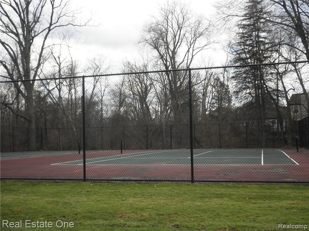 1389 Paddle Wheel Lane Rochester, MI 48306 - Photo 29 of 32 Tennis courts in complex