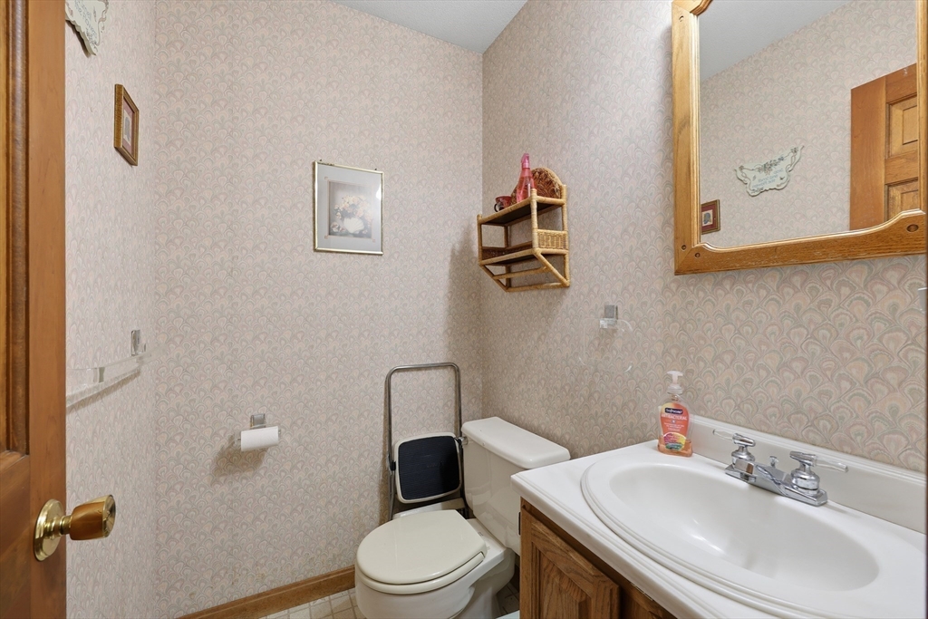 53 Hampden Road East Longmeadow, MA 01028 - Photo 14 of 32