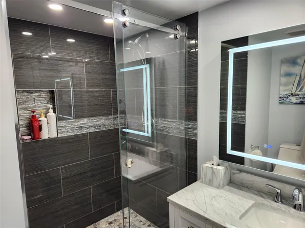 $3,100 | 16100 Golf Club Road, Unit 301, Weston, FL 33326