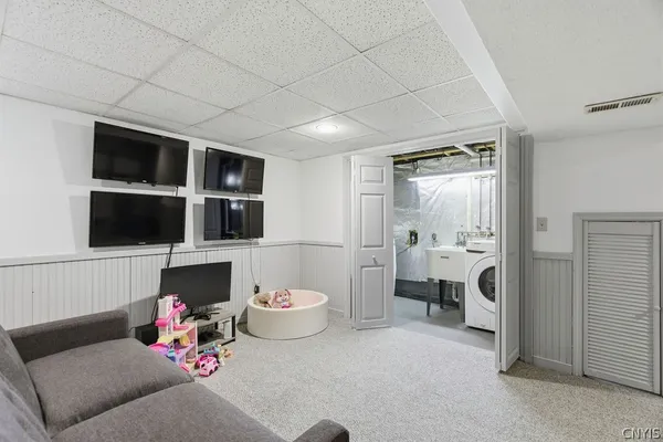 $229,900 | 8215 Beehive Circle, Clay, NY 13090