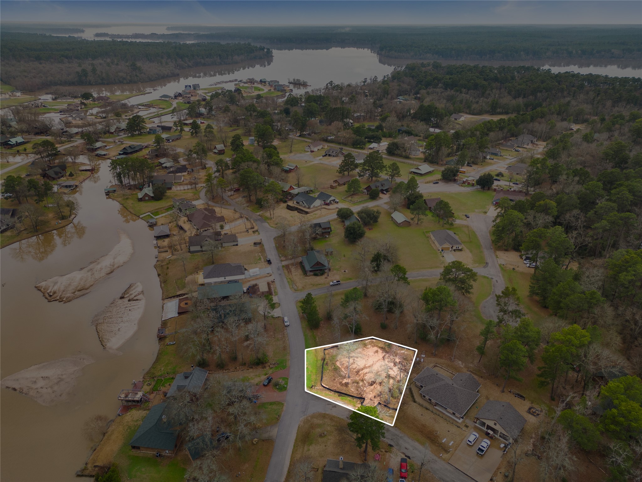 1 Hillside Court Huntsville, TX 77340 - Photo 4 of 12 view of a city