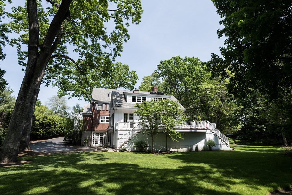 22 Edmunds Road Wellesley, MA 02481 - Photo 3 of 28