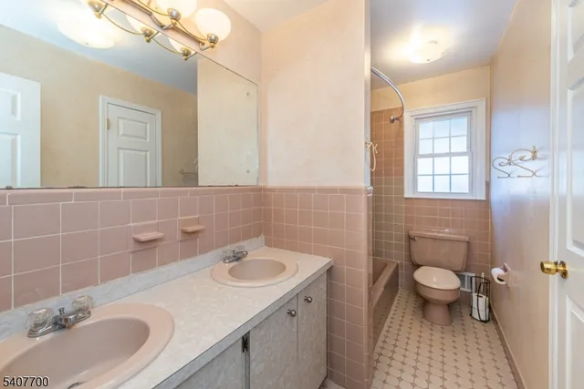 $850,000 | 3 Maple Court, East Hanover, NJ 07936