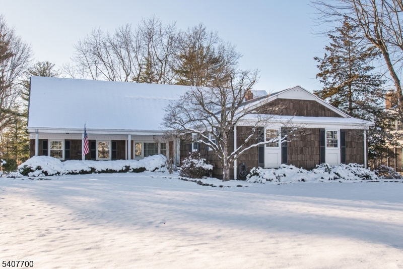 3 Maple Court East Hanover, NJ 07936 - Photo 2 of 27