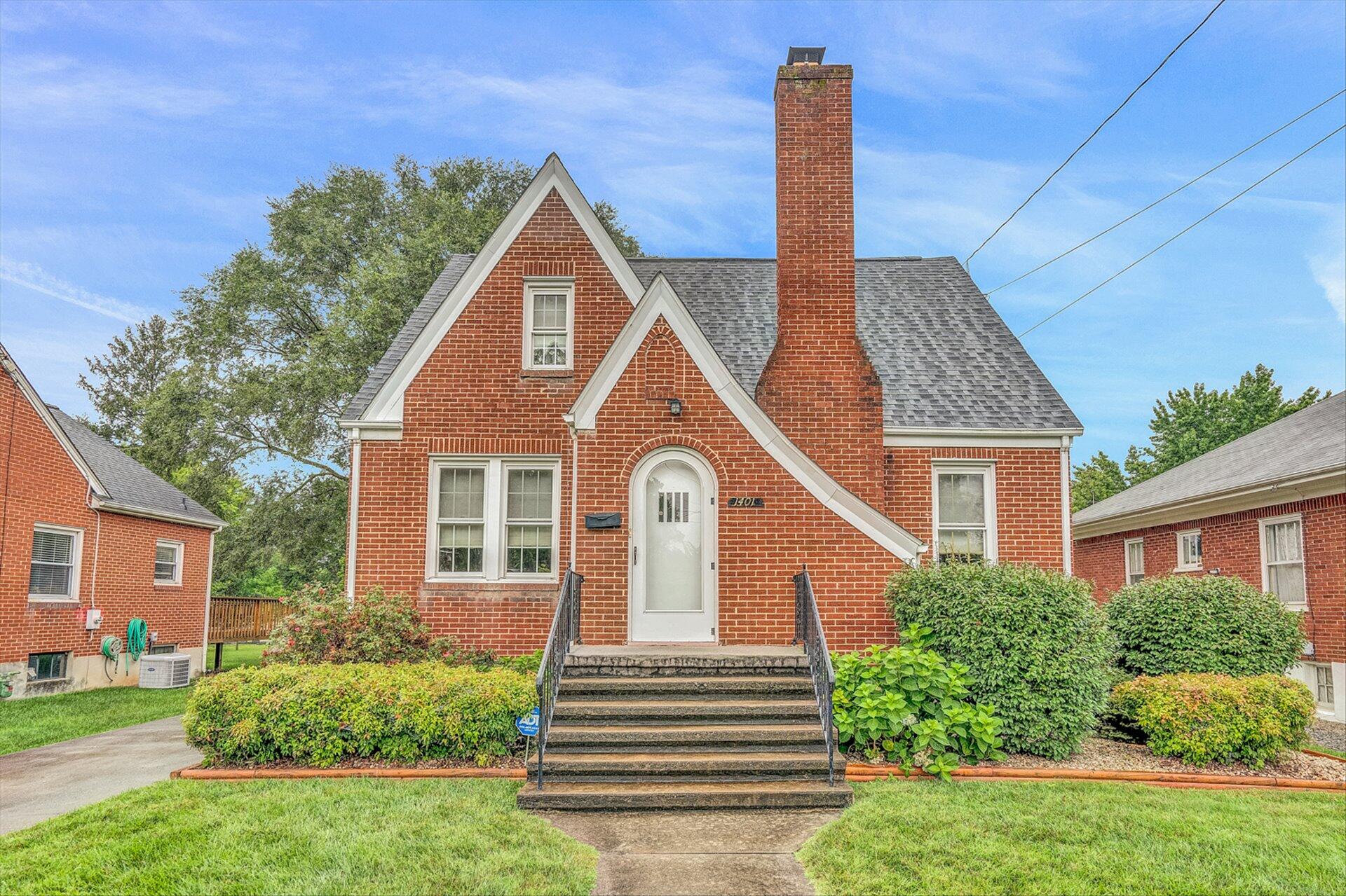 1401 Brighton Road Southwest Roanoke, VA 24015 - Photo 1 of 28 01-DSC1219