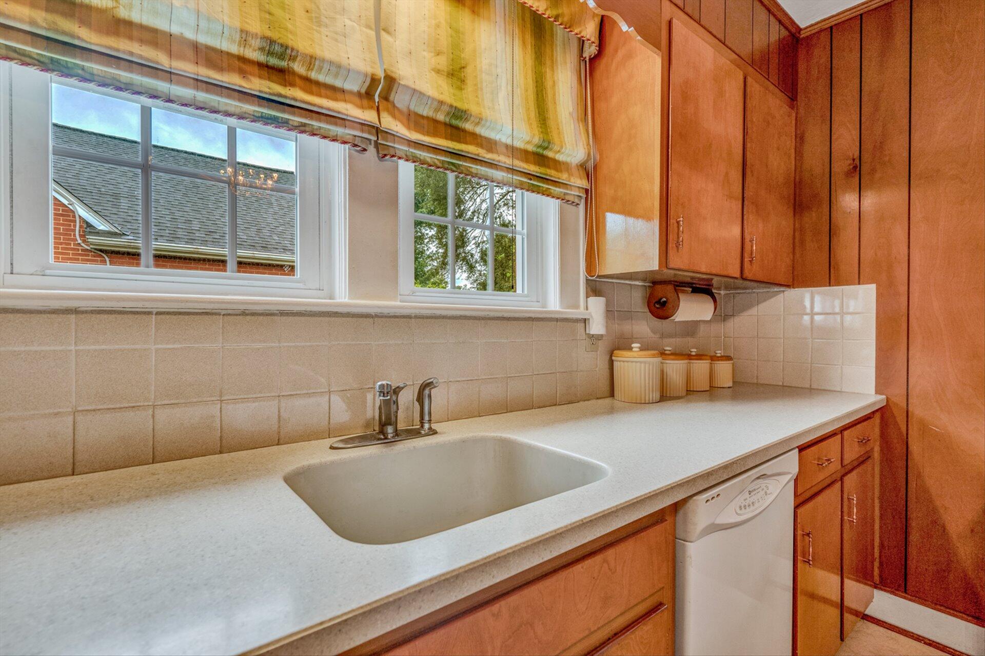 1401 Brighton Road Southwest Roanoke, VA 24015 - Photo 11 of 28 11-DSC1252