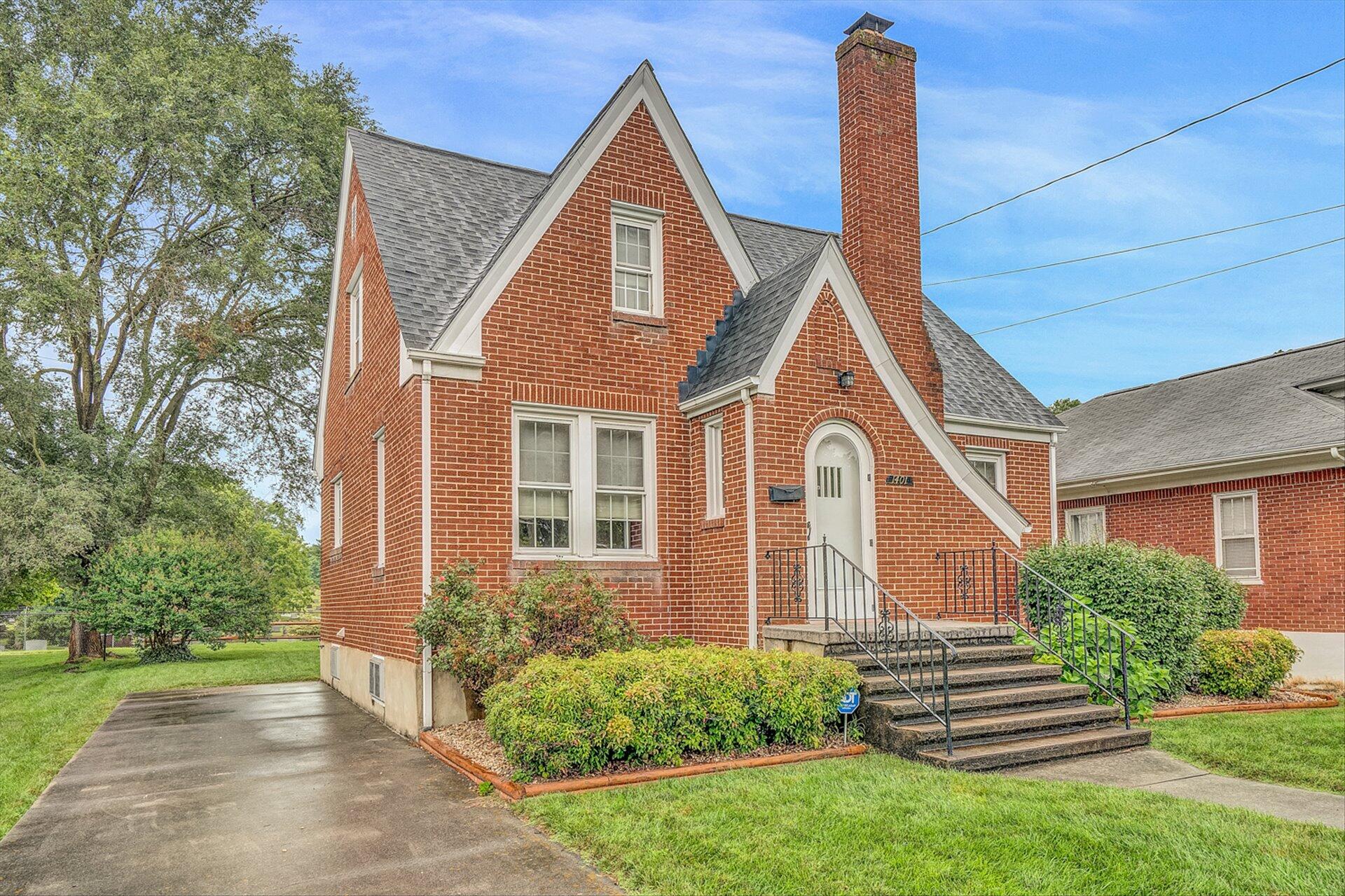 1401 Brighton Road Southwest Roanoke, VA 24015 - Photo 2 of 28 02-DSC1222