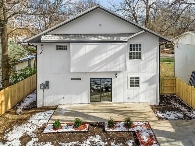 $525,000 | 1327 New Jersey Street, Lawrence, KS 66044