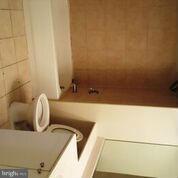 851 North Glebe Road, Unit 807 Arlington, VA 22203 - Photo 6 of 11 a bathroom with a bathtub