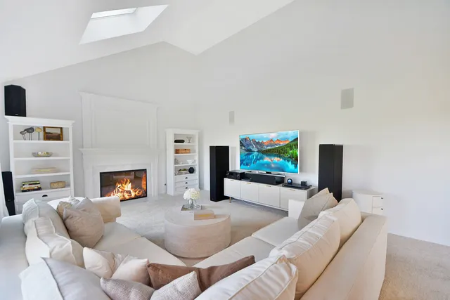 $649,000 | 63 Tournament Drive South, Hawthorn Woods, IL 60047