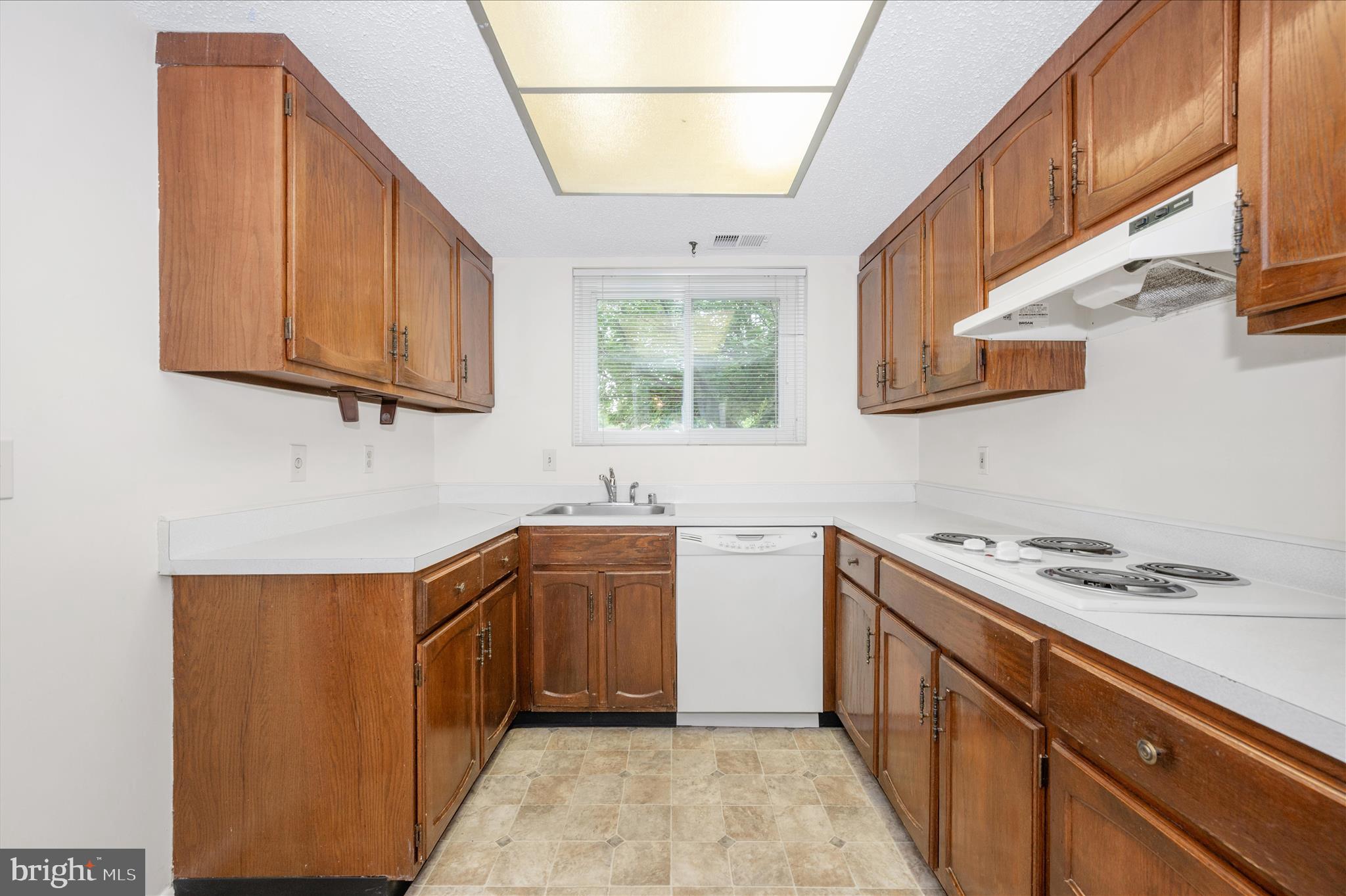 3261 South Leisure World Boulevard, Unit 108F Silver Spring, MD 20906 - Photo 16 of 81 Kitchen