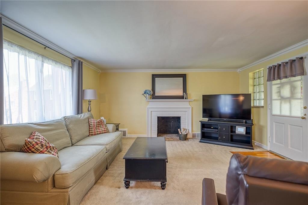 4419 Hamilton Road Pittsburgh, PA 15234 - Photo 2 of 25 Gallery Image 2