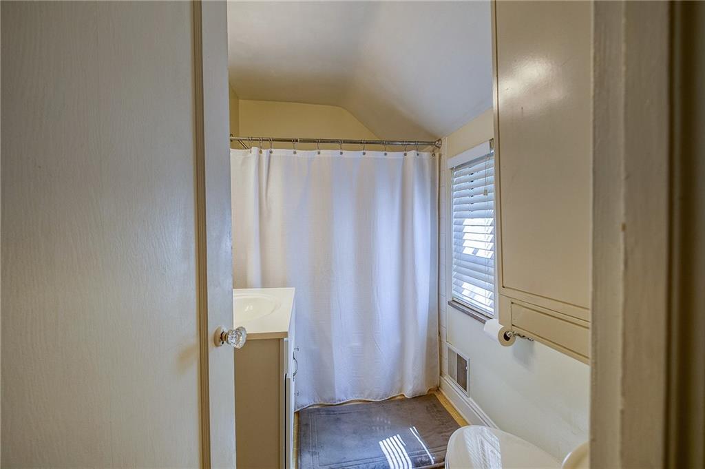 4419 Hamilton Road Pittsburgh, PA 15234 - Photo 8 of 25 Gallery Image 8