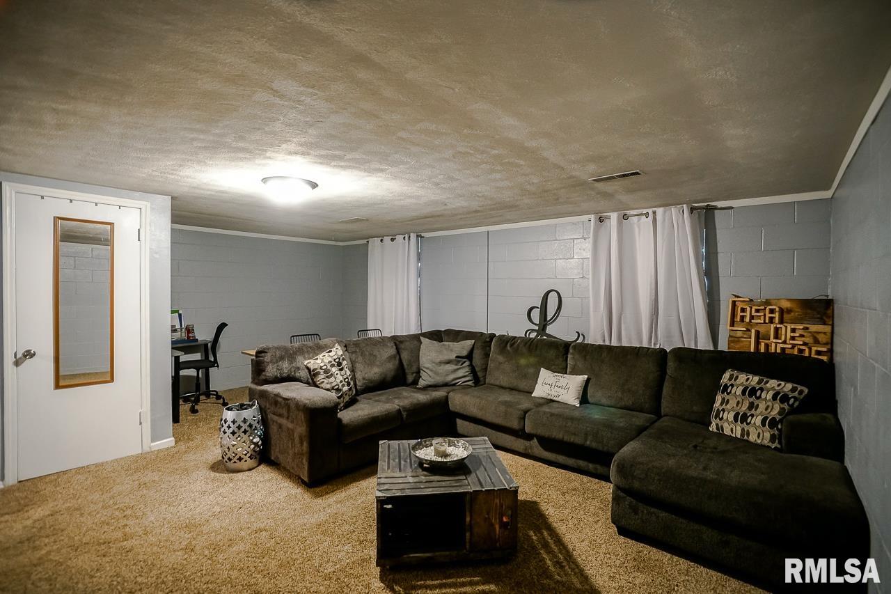 1901 Springfield Road East Peoria, IL 61611 - Photo 21 of 28 Gallery Image 21