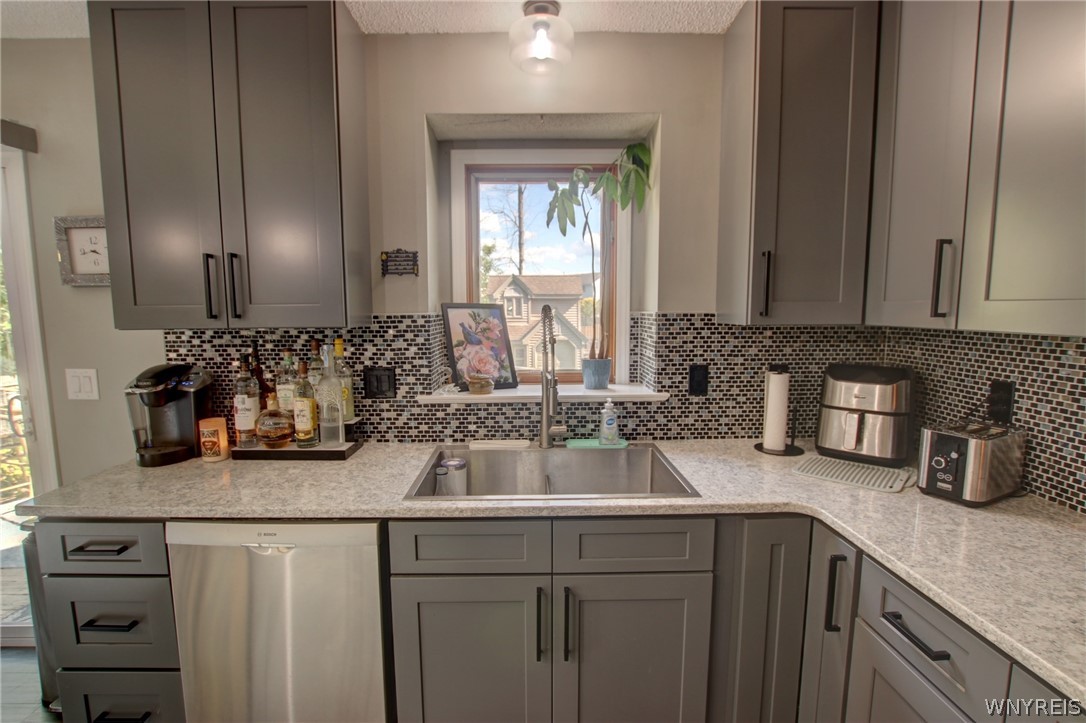 6131 Versailles Road Hamburg, NY 14085 - Photo 20 of 50