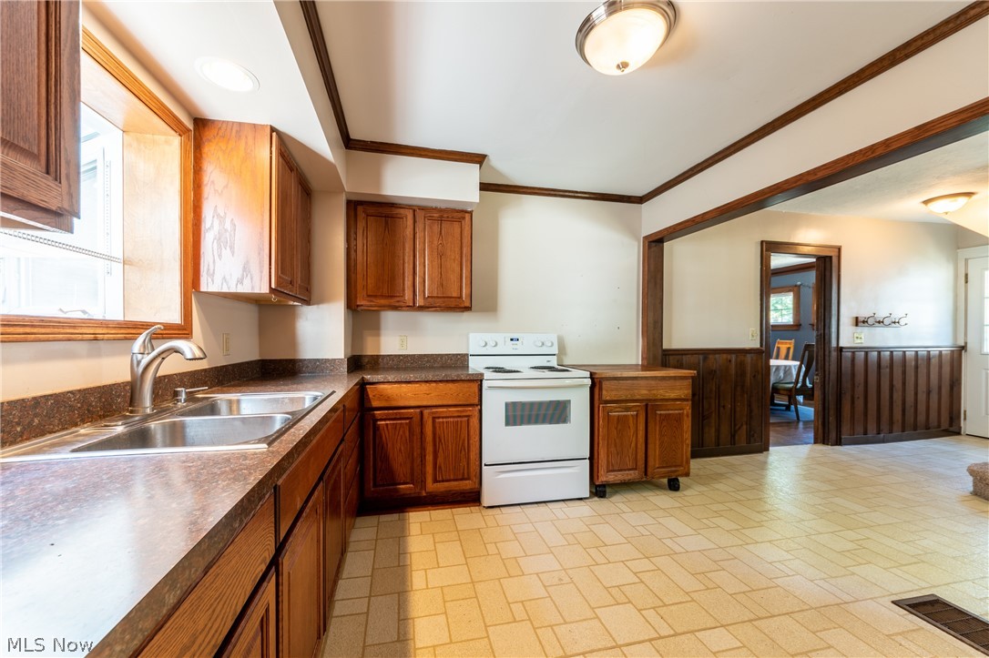 1585 Lyndhurst Road Lyndhurst, OH 44124 - Photo 18 of 35 Gallery Image 18