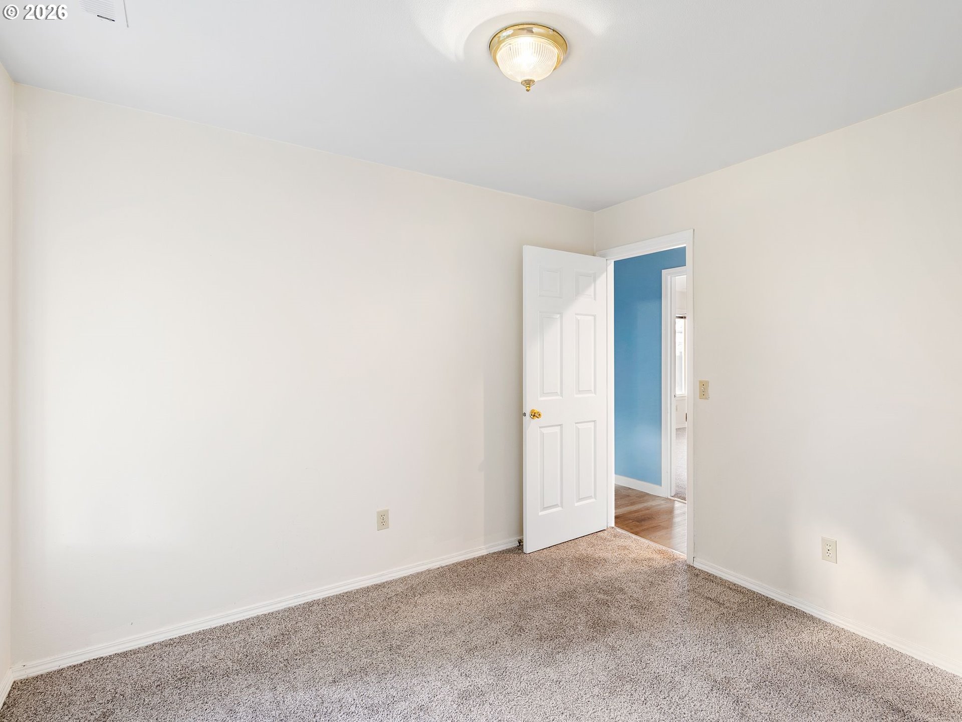 3220 Midway Road Hood River, OR 97031 - Photo 14 of 39 a view of an empty room