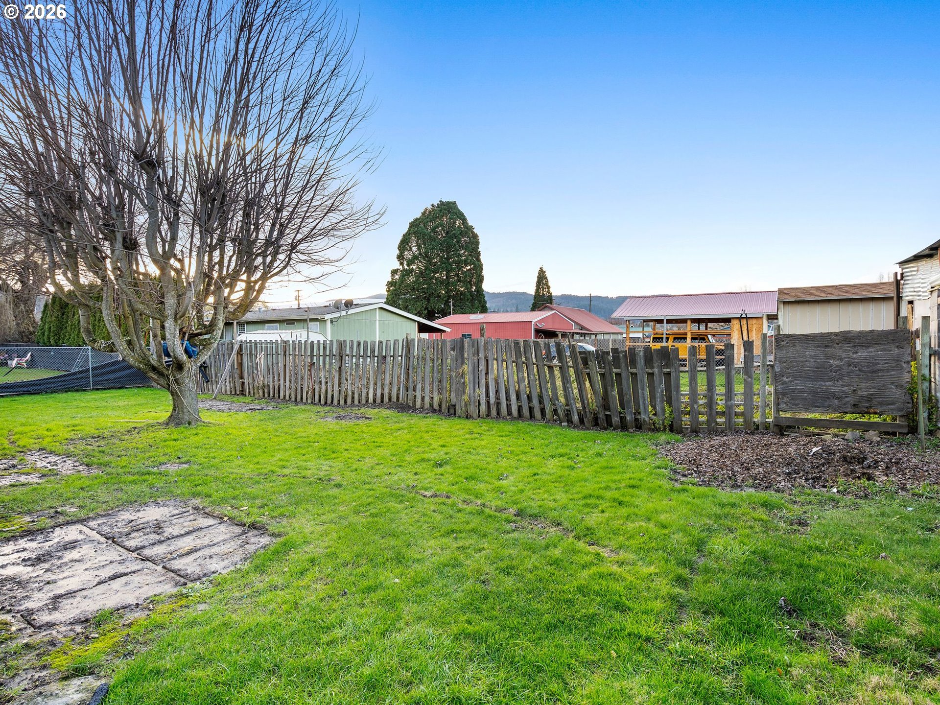 3220 Midway Road Hood River, OR 97031 - Photo 22 of 39 a view of a backyard with a garden