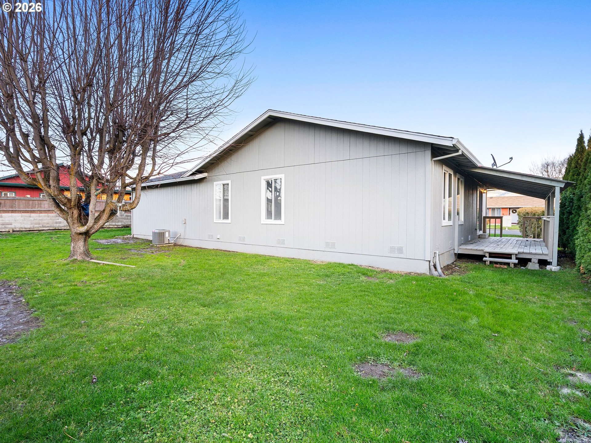 3220 Midway Road Hood River, OR 97031 - Photo 26 of 39 a front view of house with yard and green space