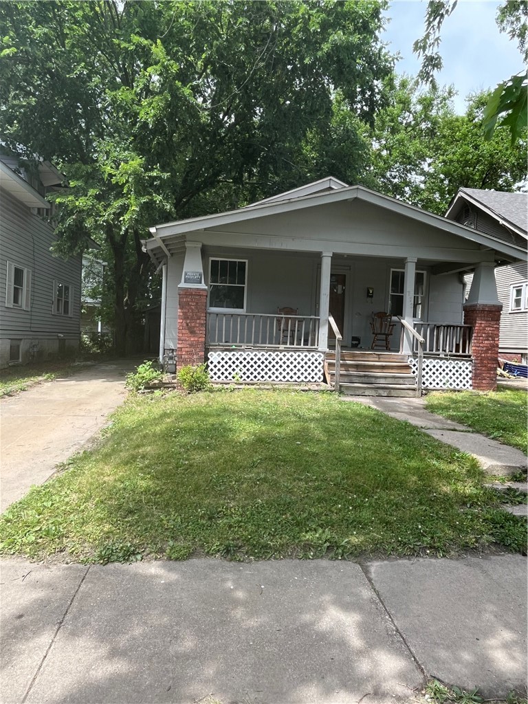 712 West Waggoner Street Decatur, IL 62526 - Photo 1 of 6