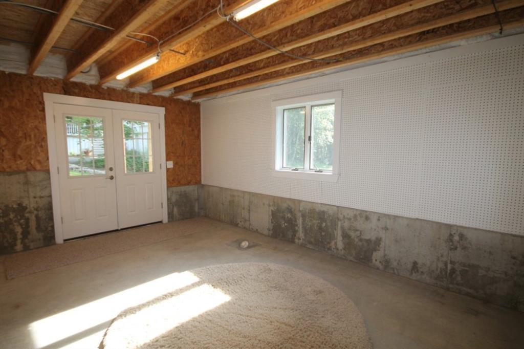 8 Meadow Cove Road East Boothbay, ME 04544 - Photo 22 of 25 The double door makes it very easy...