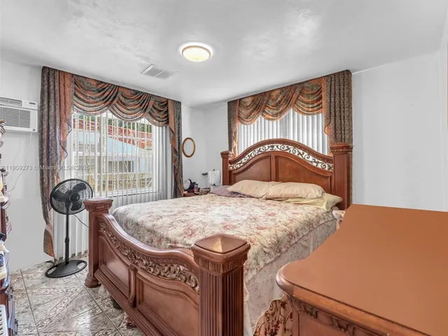 $750,000 | 560 Northeast 77th Street, Miami, FL 33138